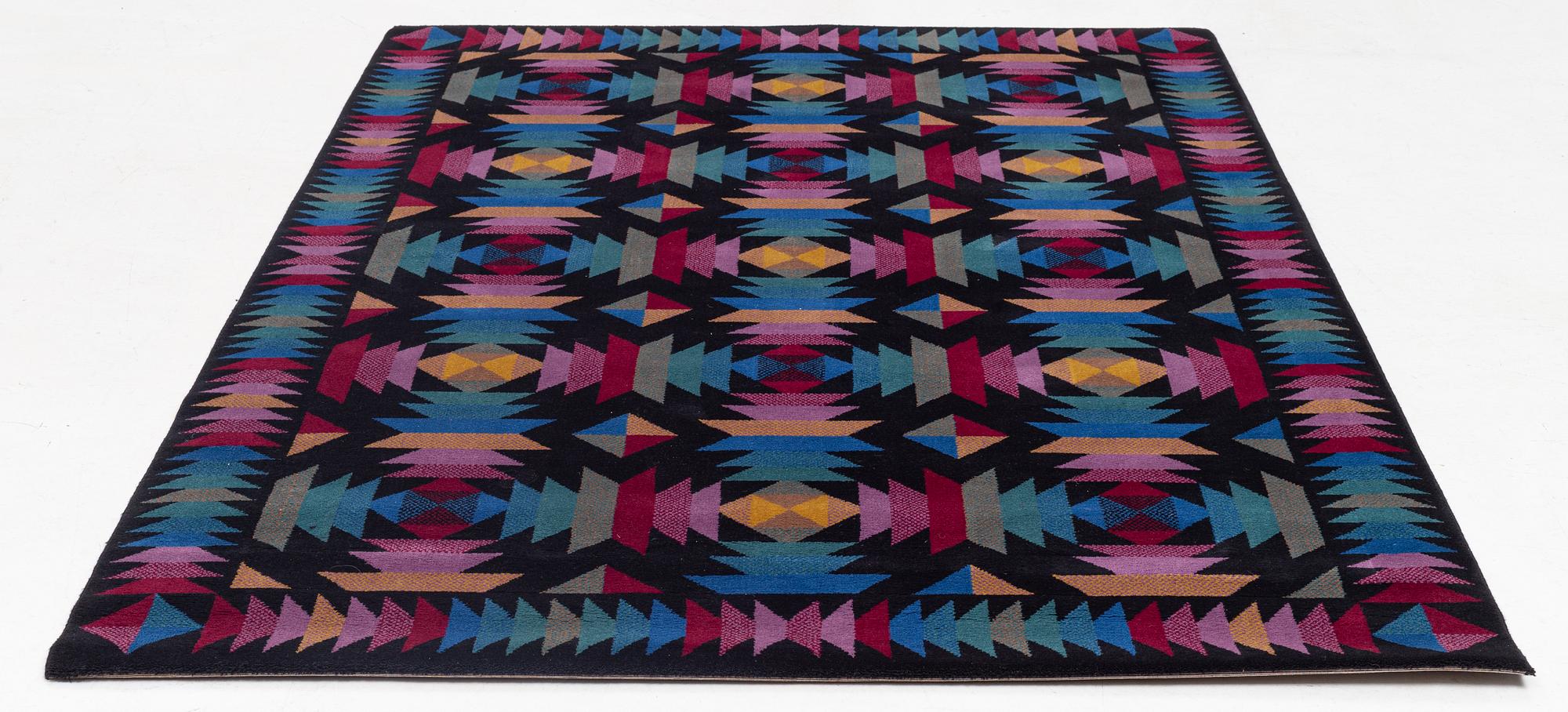 Matta. Missoni, maskingjord,  T&J Vestor, 247 x 165 cm.