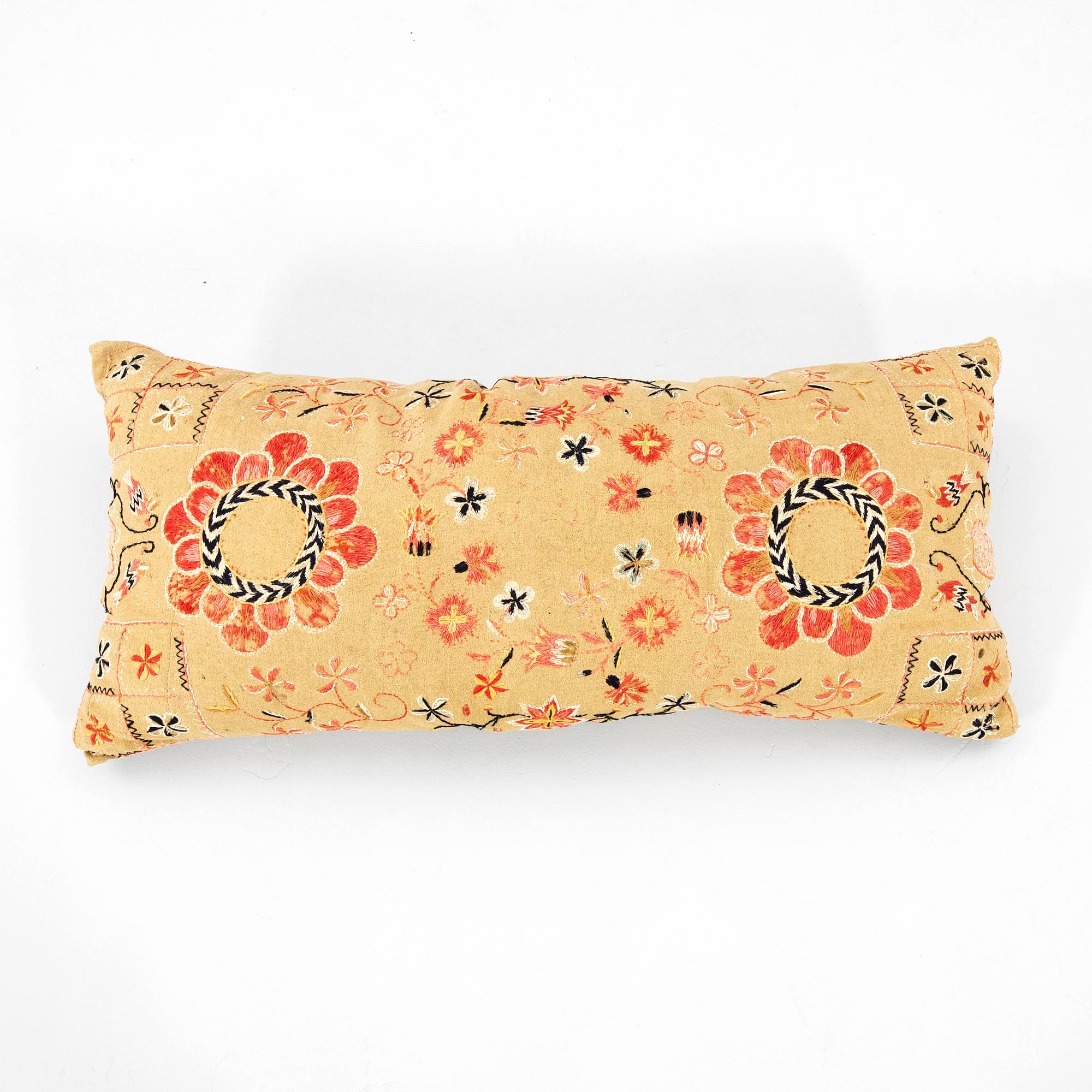 Åkdyna (Agedyna) Skåne 1800-talets mitt/andra hälft, broderad ca 110x50 cm.