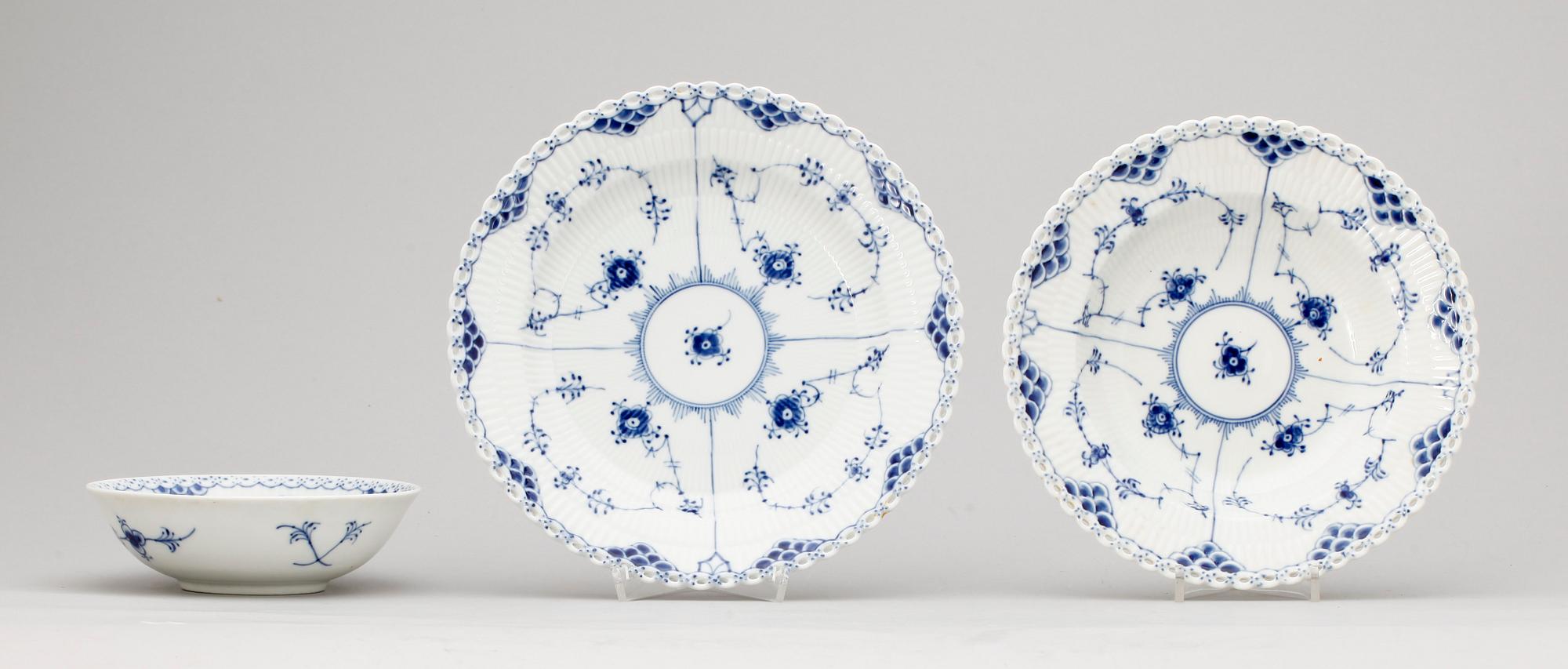 SERVISDELAR, 46 st, "Musselmalet", Royal Copenhagen, Danmark, 1900-talets andra hälft.