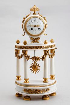 BORDSPENDYL, gustaviansk stil, 1900-talets första hälft.