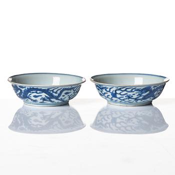 A pair of blue and white dishes, Ming dynasty, Wanli mark and period (1573-1620).