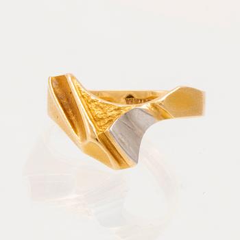 An 18K gold and platinum ring "Episode" by Björn Weckström for Lapponia 1988.