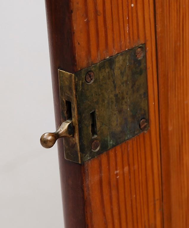 KOMMOD, 1800-talets mitt.