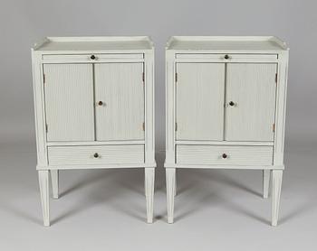 SÄNGBORD, 1 par, gustaviansk stil, 1900-talets andra hälft.
