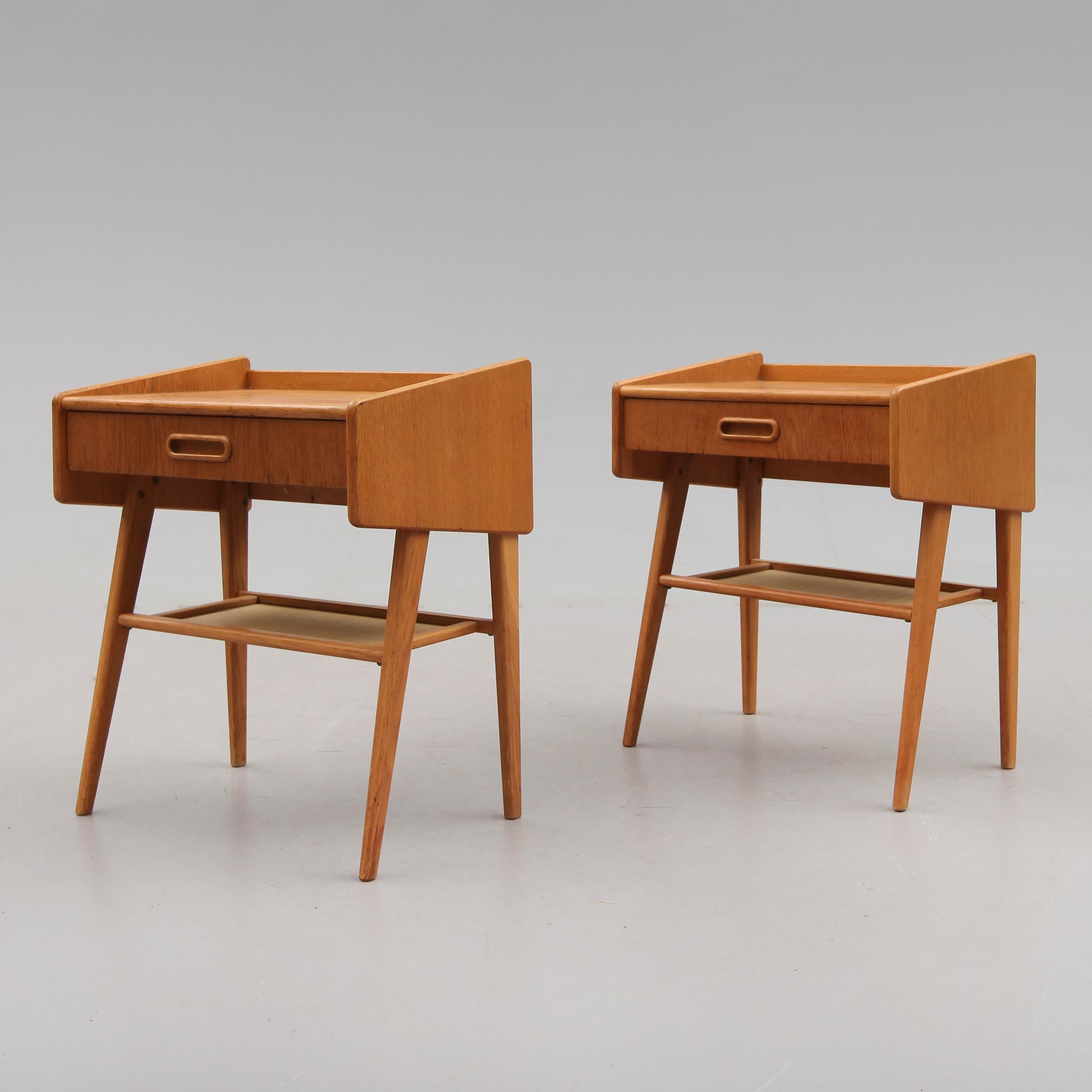 SÄNGBORD, 1 par, 1900-talets mitt.