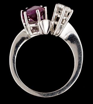 RING, rubin med briljantslipad diamant, 0.37 ct.