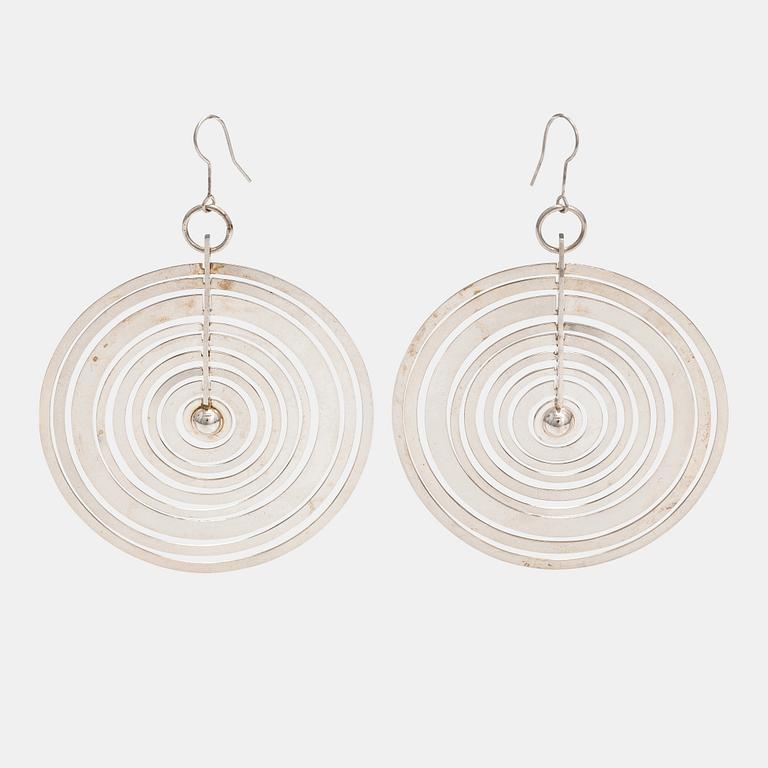 Tapio Wirkkala, A pair of sterling silver earrings "Hopeakuu". Westerback, Helsinki 1971.