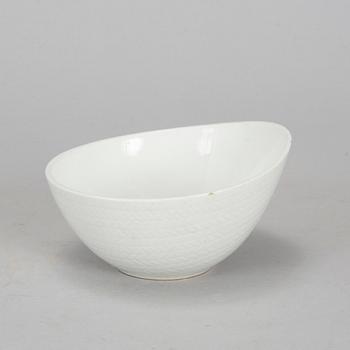 Thirty pcs of 'Blå eld' dinner service by Hertha Bengtsson.