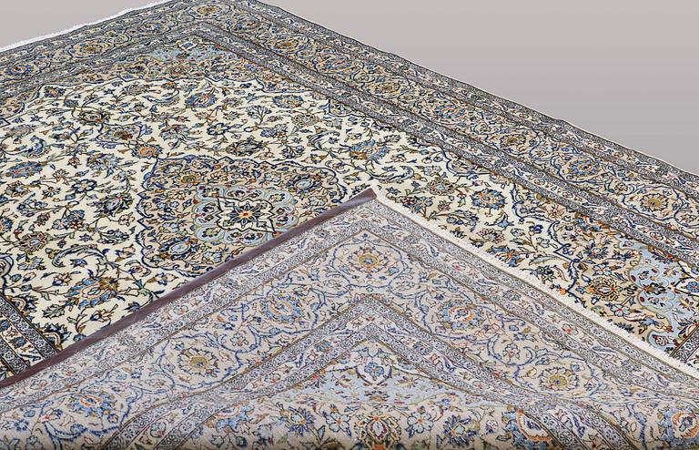 MATTO Kashan , signerad, ca 356 x 256 cm.