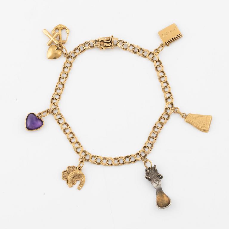 Armband, 18K guld, med berlocker.