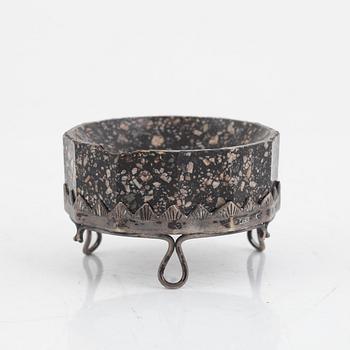 Saltkar, Älvdalen, 1800-talets början, ställ i silver av Carl L. Nordström, Uddevalla 1897.