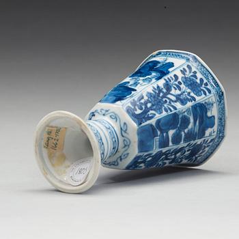 A blue and white goblet, Qing dynasty, Kangxi (1662-1722).