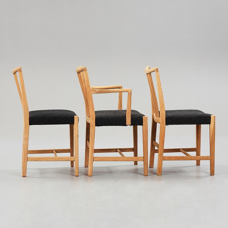 HANS J WEGNER, 3 stolar + utställningsaffisch, Mikael Lauersen, Danmark, 1940-tal.
