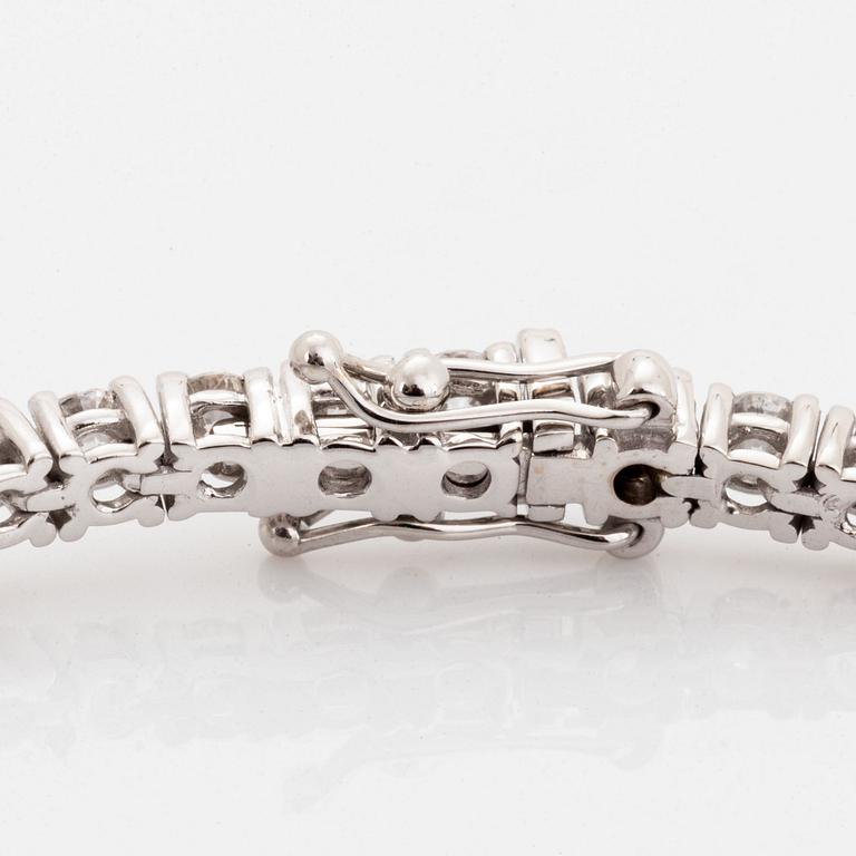 Brilliant-cut diamond tennis bracelet, with report HRD.