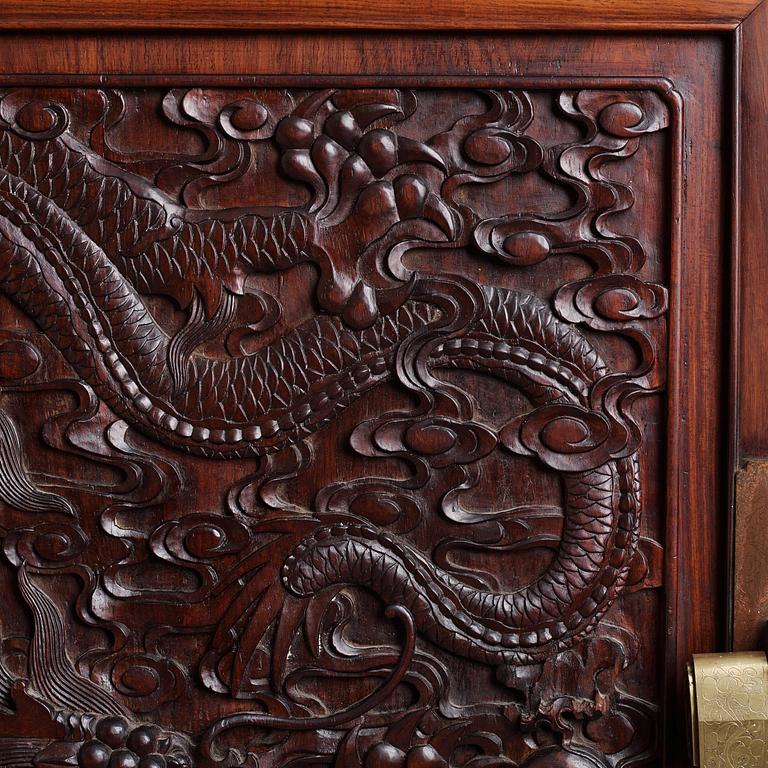 A large Imperial Hongmu compound cabinet, Qing dynasty, 19th century.