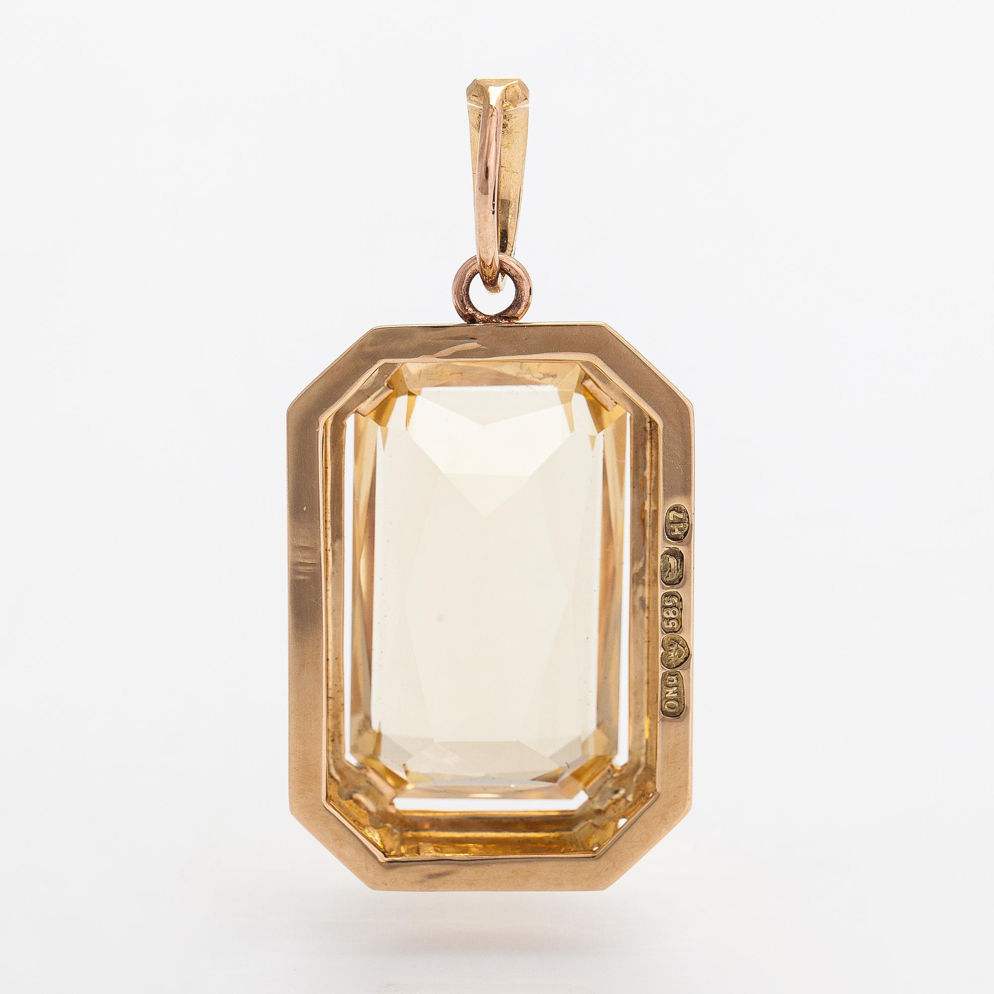 A 14K gold and citrine pendant. Olavi Nupponen, Helsinki 1961.