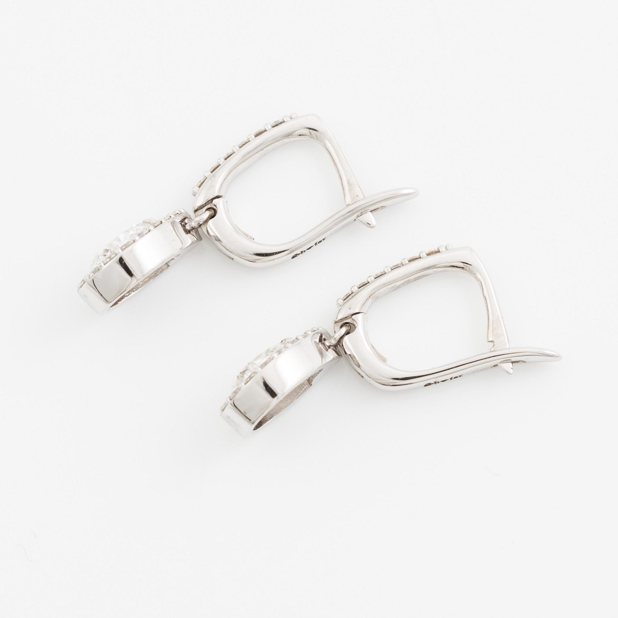 Earrings 18K white gold with pear-shaped and brilliant-cut diamonds.