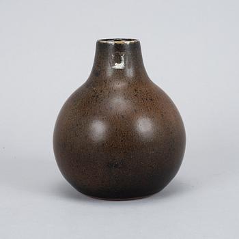 Three mid 20th century glazed stoneware vases, Marianne Westman, Carl-Harry Stålhane och Hertha Bengtsson, Rörstrand.