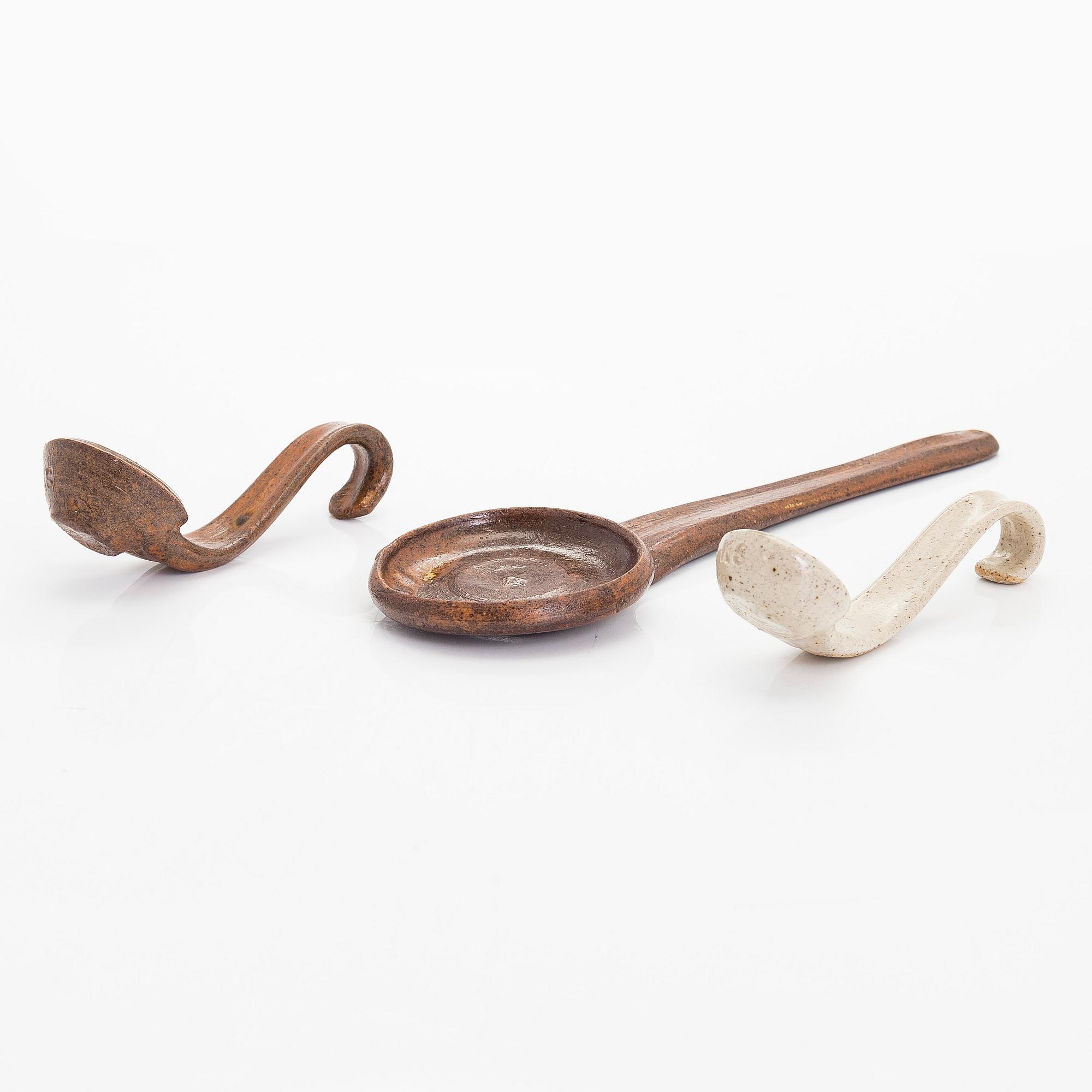 Kyllikki Salmenhaara, two ladles and a spoon, stoneware, signed KS.