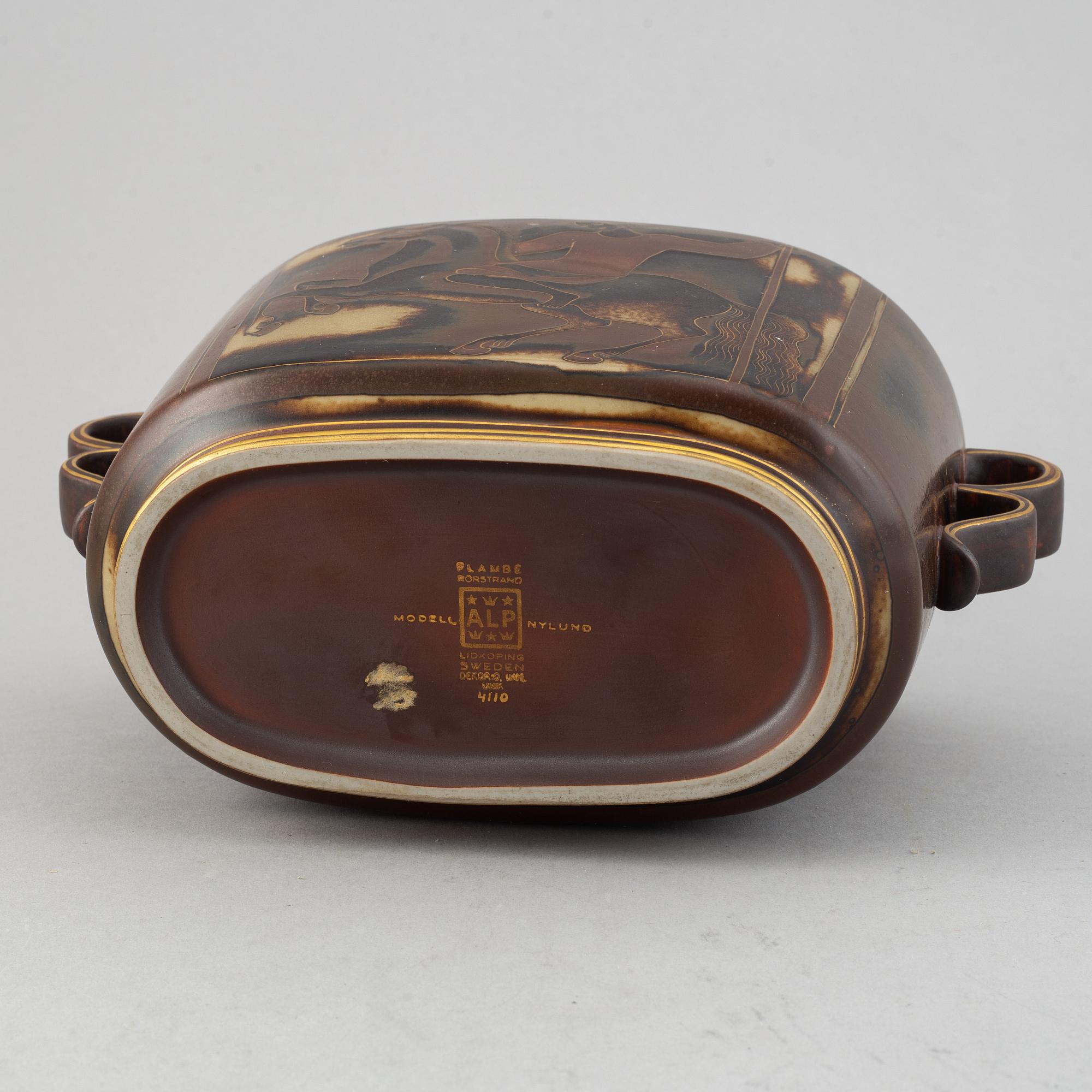 Gunnar Nylund, a lidded porcelain vase, 'Flambé', Rörstrand Lidköping.