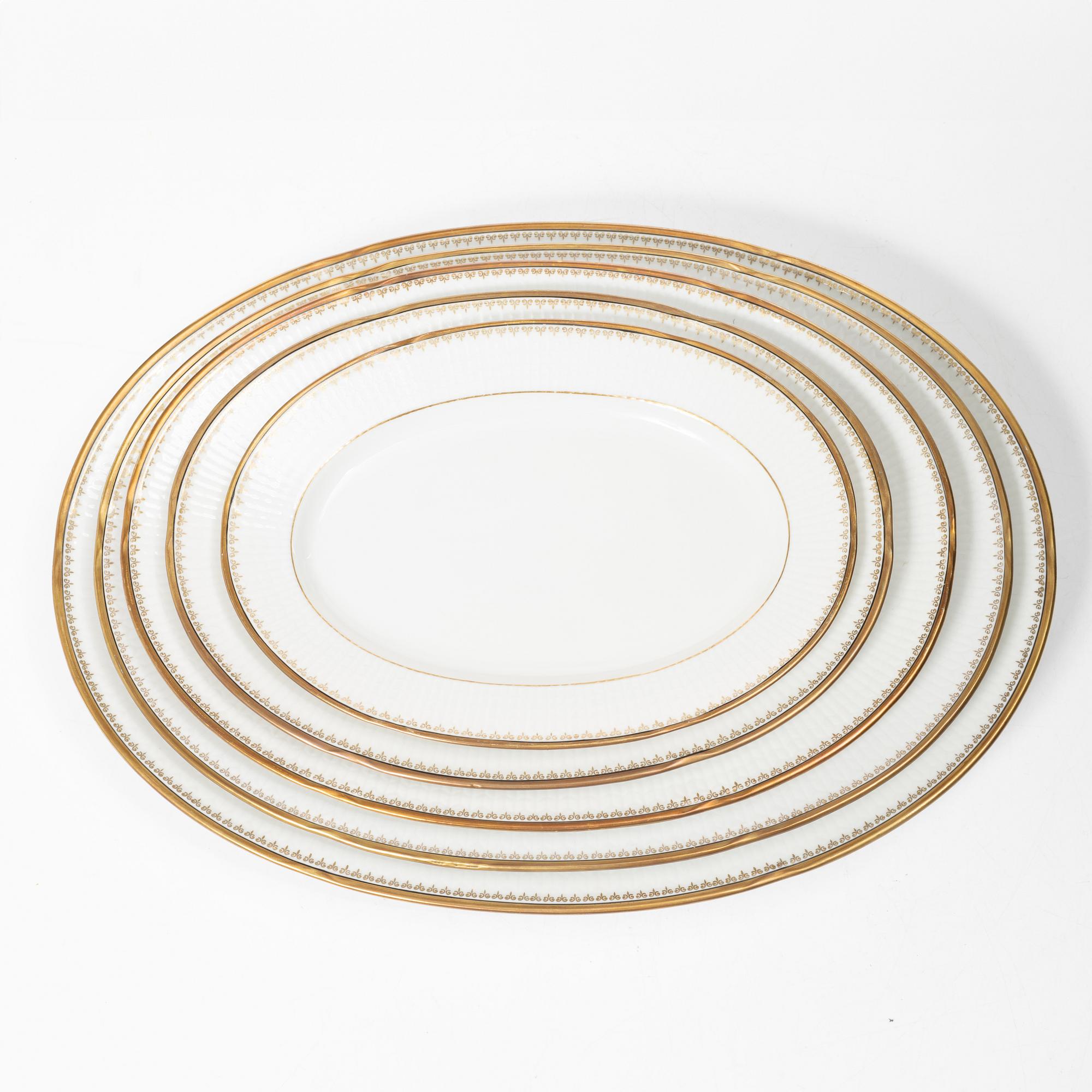 Louise Adelborg, A dinner service, 74 pieces, porcelain, "Swedish Grace/Kardinal", Rörstrand.
