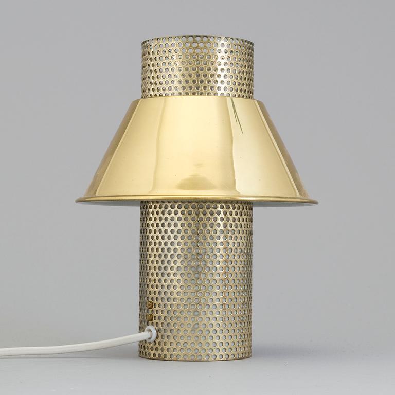 HANS-AGNE JAKOBSSON, bordslampa, mässing. Etikettmärkt. Troligen 1960 / 70-tal.