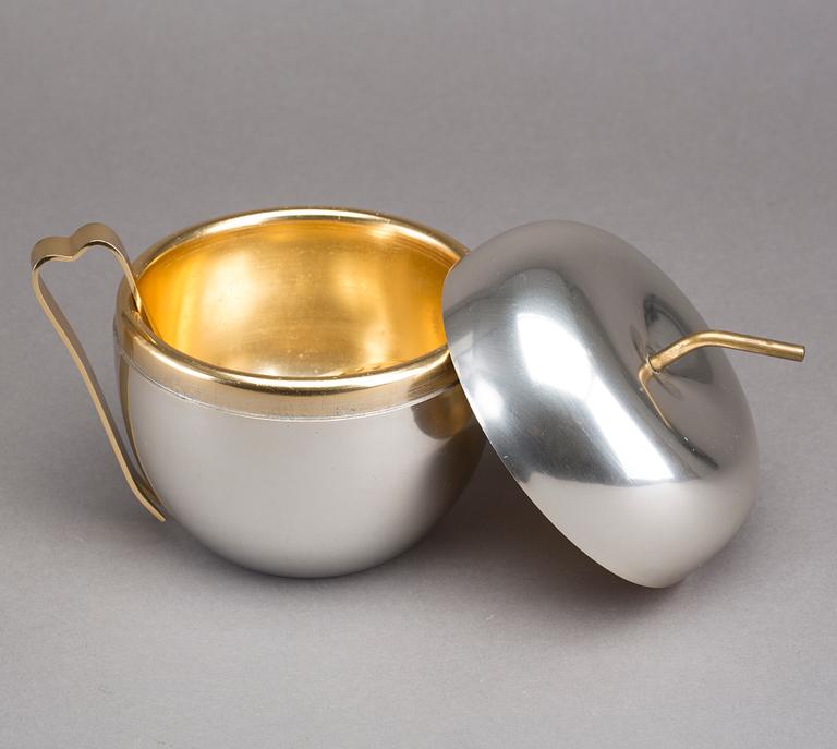 A ICE BUCKET MADE IN ITALY. SECOND HALF OF 20TH CENTURY.