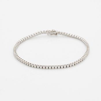 Tennisbracelet with brilliant-cut diamonds.