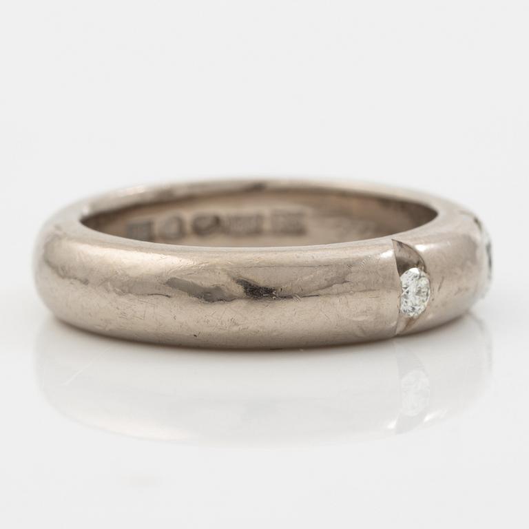Ring 18K white gold with three round brilliant-cut diamonds, Engelbert.