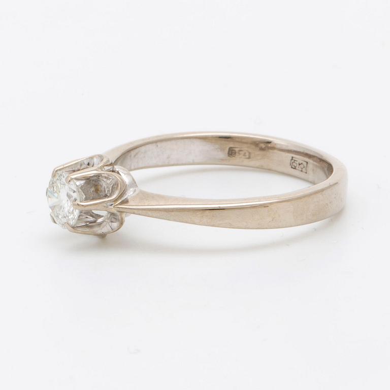 Ring 18K whitegold, 1 brilliant-cut diamond approx 0,35 ct, size 54, total weight 3,8 g.