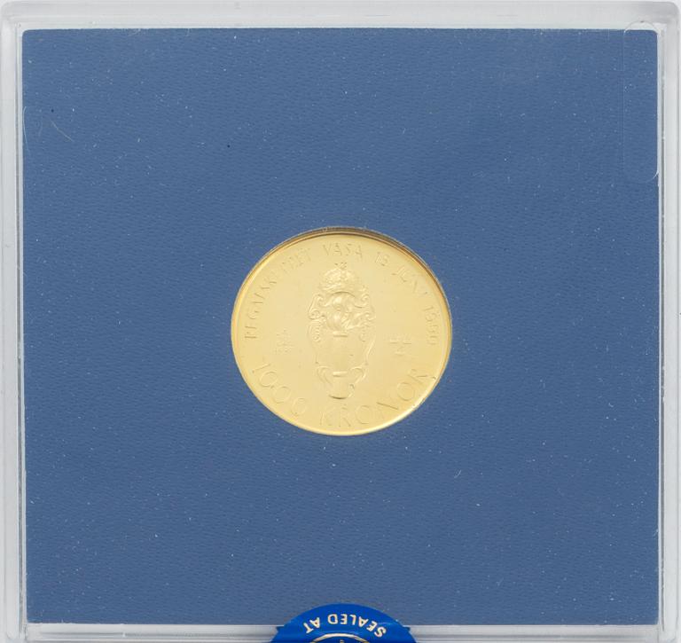 Two Swedish gold coins, 1000 kronor, 1989 and 1990. Weight 5,8 gram (each).