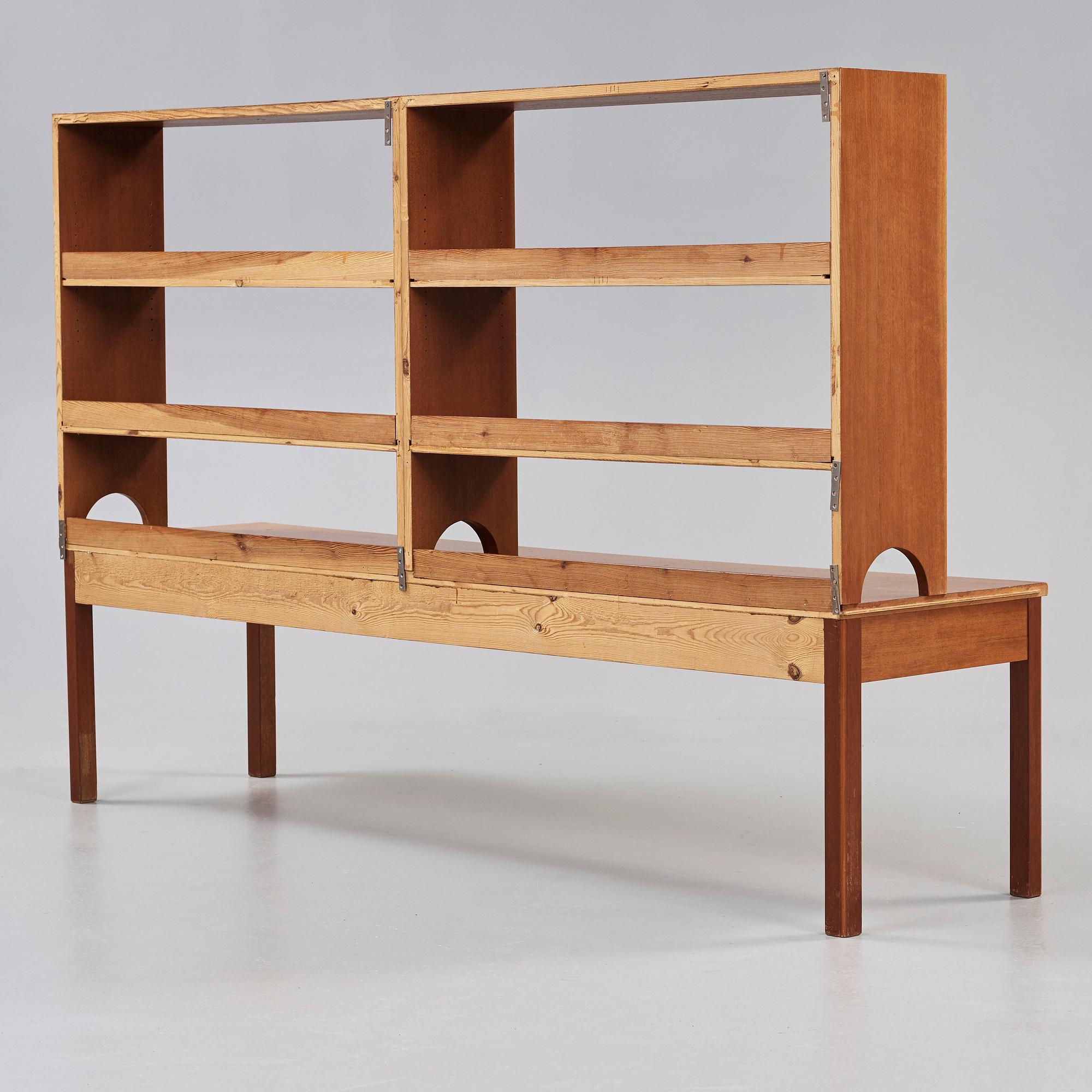 JOSEF FRANK, bord med bokhyllor, Firma Svenskt Tenn, modell 1142.