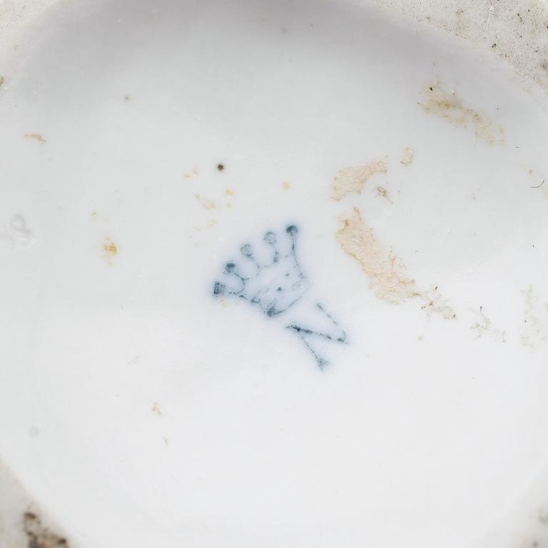 FIGURER, 2 st, porslin, Volkstedt-Rudolstadt, 1900-talets första hälft.