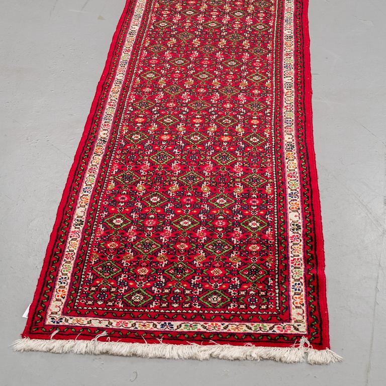A RUNNER, Hamadan, ca 594 x 82 cm.