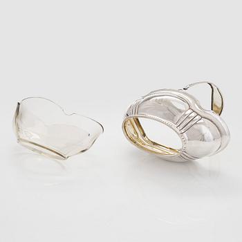 A silver fruit bowl with glass liner, Helsinki 1927.