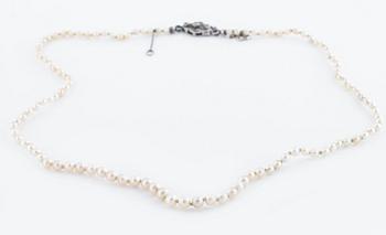 A possibly cultured pearl necklace by Gustav Dahlgren & Co, Malmö, 1951.