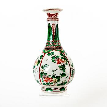 A Chinese Kangxi famille verte porcelain vase.