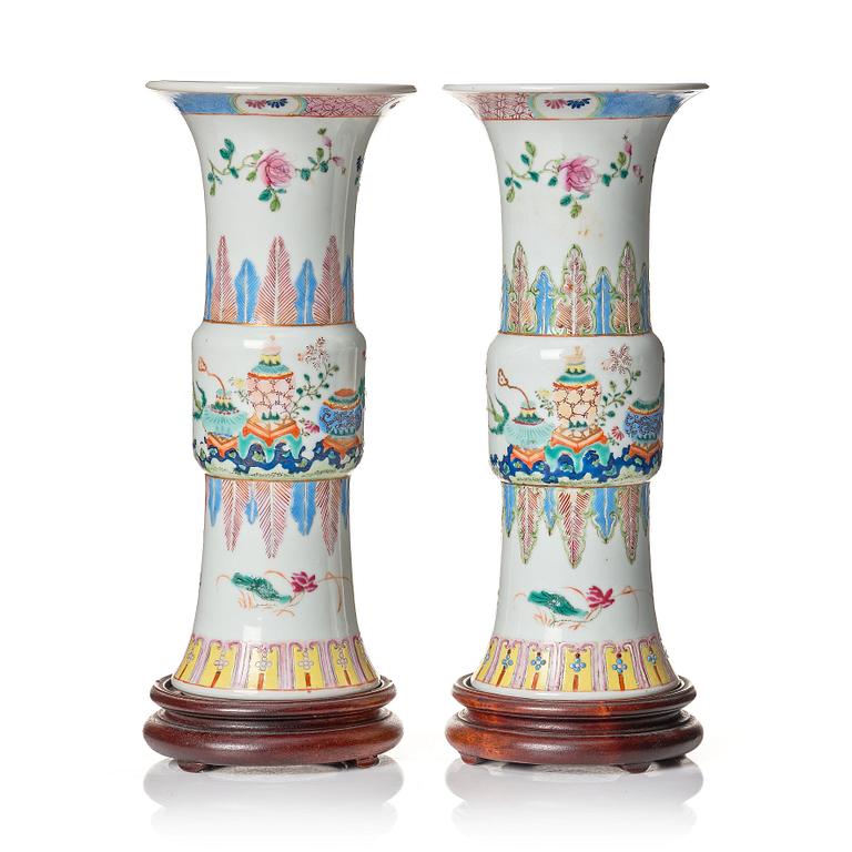 A pair of famille rose trumpet vases, Qing dynasty, 19th Century.