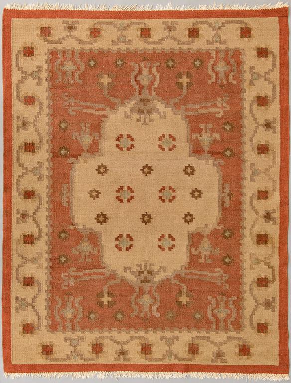 A 1920s Finnish flat weave carpet probably for Kotiteollisuus Oy Orkamo. Circa 205x155 cm.
