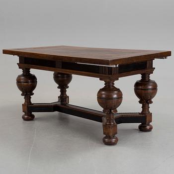 A baroque-style dining table from around 1900.