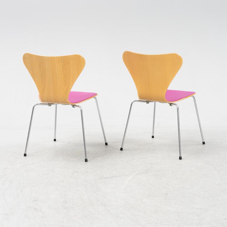 Arne Jacobsen, a set of six model 'Seven' chairs, Fritz Hansen, Denmark, dated 1991.