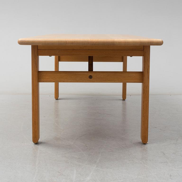 A1906s oak coffee table by Börge Mogensen, Fredericia Stolefabrik, Denmark.