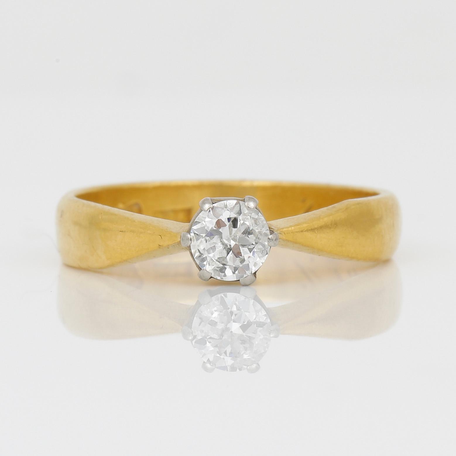 RING, 23K guld samt briljantslipad diamant ca 0,35 ct, L Bökman, Stockholm, omkring sekelskiftet 1900. Vikt ca 4,49 g.