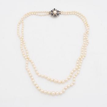 Cultured pearl necklace, clasp 18K white gold.