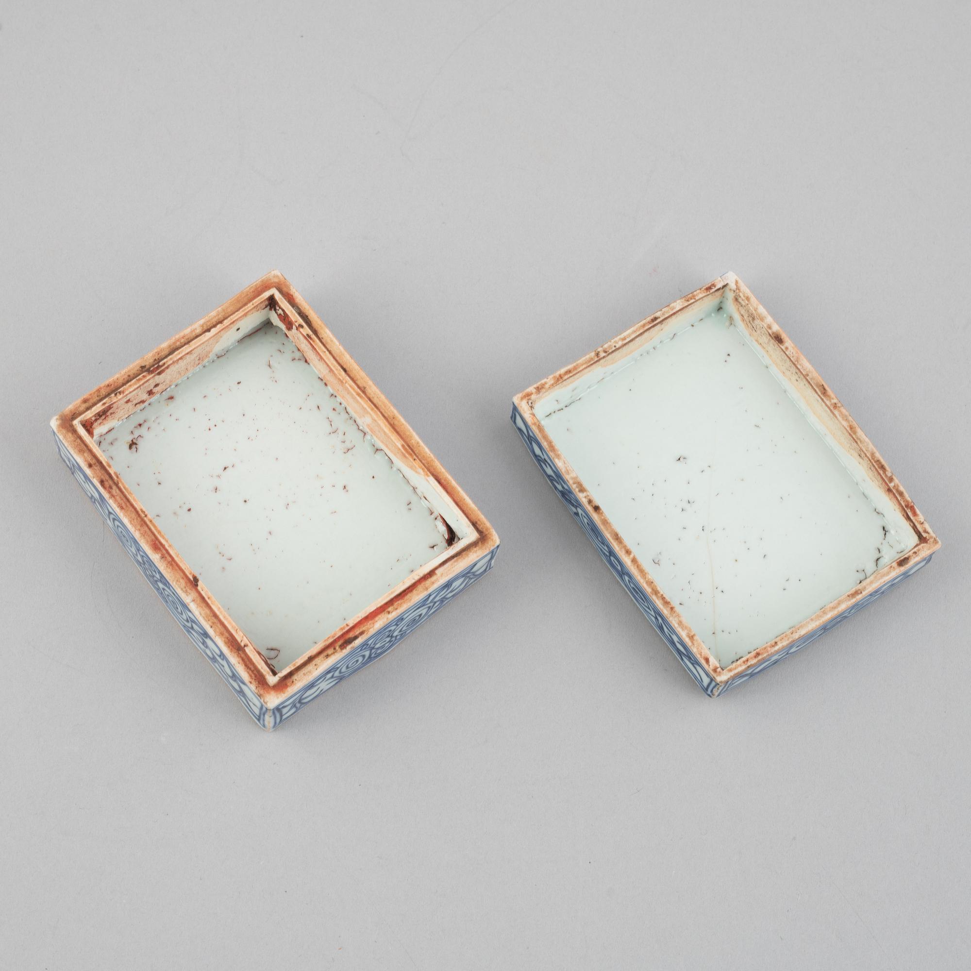 A blue and white porcelain lidded box, China, 20th century.