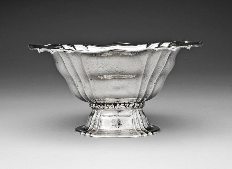 SKÅL PÅ FOT, silver, Emil O Möller, Åtvidaberg, 1915. Ca 675 g.