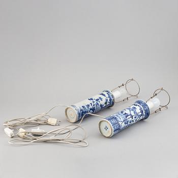 Two blue and white vases, turned into table lamps, Qing dynasty, late 19th century.