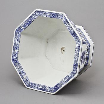 YTTERFODER,2 st, flintgods, Gustavsberg, sekelskiftet 1900.