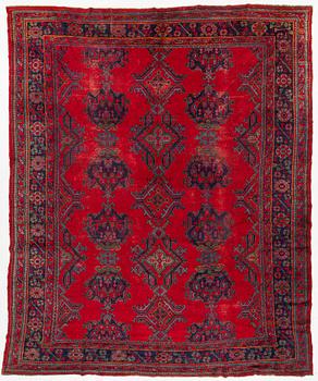 An antique Ushak carpet, Western Anatolia, approx. 380 x 313 cm.