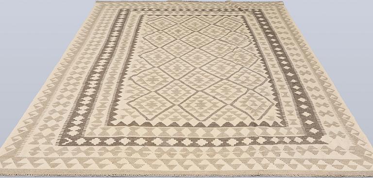 A Kelim carpet, 298 x 205 cm.